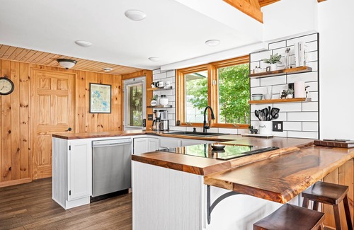 Hayward Casa | Secluded 4-season cabin w/private waterfront, epic game room & mins from trails