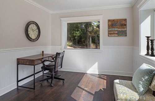 Friday Harbor Casa | Secluded 4BR Nestled in Woods-Hot Tub/Dog Friendly