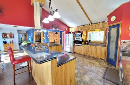 Meadow Lake Casa | Secluded 5 Bedroom Cabin in the woods