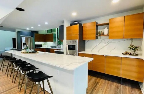 Fairfax Station Casa | Secluded 6-BR - Heated Pool & Sauna