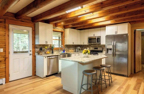 Town of New Baltimore Cabina | Secluded A-Frame Cabin: Hot tub, Views, EV charger
