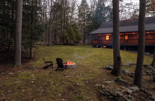 Town of New Baltimore Cabina | Secluded A-Frame Cabin: Hot tub, Views, EV charger