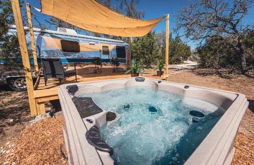 Fredericksburg Otro | Secluded Airstream with Hot Tub, Wifi, BBQ, AC