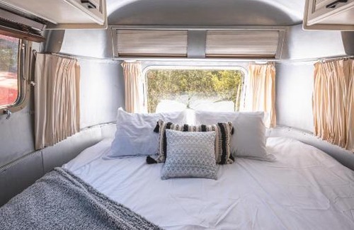 Fredericksburg Otro | Secluded Airstream with Hot Tub, Wifi, BBQ, AC