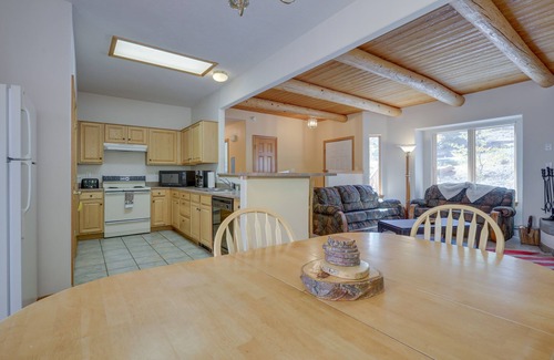 Amalia Cabina | Secluded Amalia Retreat w/ Cozy Fireplace & Grill!