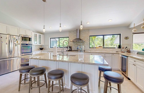 Key Largo Casa | Secluded and spacious family friendly sanctuary with enclosed pool and hot tub