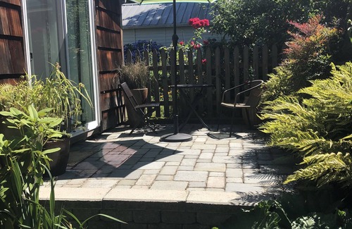 Phinney Ridge Cabaña | Secluded Backyard Cottage on Walkable Phinney Ridge