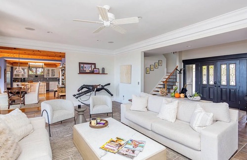 Grahams Island State Park Casa | Secluded Bayfront Retreat — Cozy Southampton Escape
