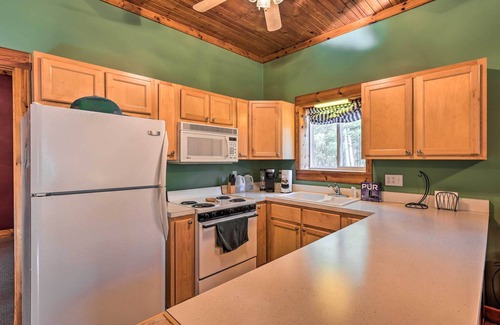 Bear Lake Cabaña | Secluded Bear Lake Getaway w/ Fire Pit & Porch!