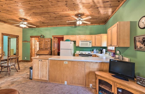 Bear Lake Cabaña | Secluded Bear Lake Getaway w/ Fire Pit & Porch!