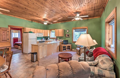 Bear Lake Cabaña | Secluded Bear Lake Getaway w/ Fire Pit & Porch!