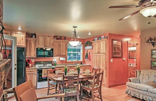 Birnamwood Casa | Secluded Birnamwood Cottage with Deck and River Views!