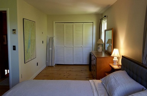 Bolton Landing Cabina | Secluded Bolton Cabin – Private Dock & Majestic Lake Views