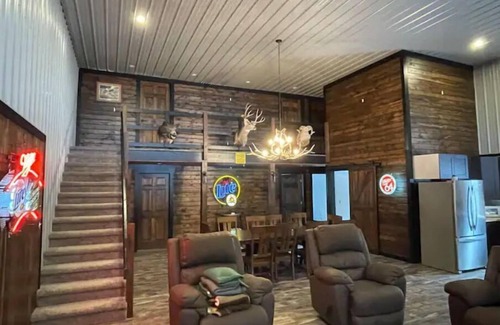 Necedah Cabina | Secluded Cabin-40 acres & trails