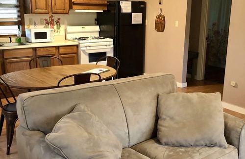 Hot Springs Cabina | Secluded cabin by lake, pet friendly, quiet