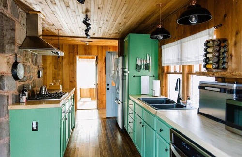 Rawley Springs Cabina | Secluded Cabin Escape with Fire Pit & Scenic Views