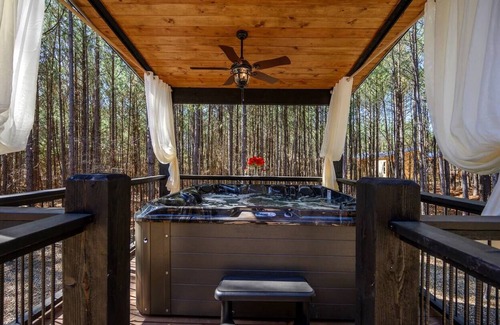 Hatton Cabina | Secluded Cabin! Hot Tub! Fire Pit! Dirt Trails