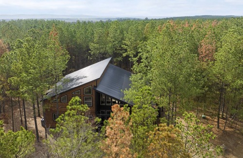 Hatton Cabina | Secluded Cabin! Hot Tub! Fire Pit! Dirt Trails