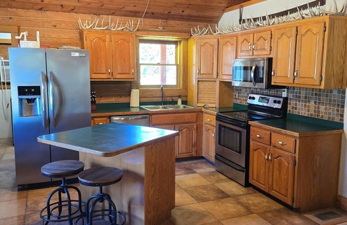 Stockton Cabina | Secluded Cabin - Hunt + Fish + Float Sac River/Stockton. Family and Pet Friendly