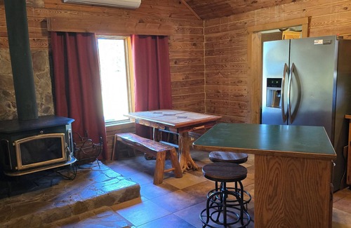 Stockton Cabina | Secluded Cabin - Hunt + Fish + Float Sac River/Stockton. Family and Pet Friendly
