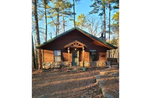 Mena Casa | Secluded Cabin in the Forest at Raspberry Retreat