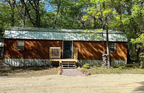 Kingston Cabina | Secluded cabin in the woods with a loft on 25 acres with private walking trails.