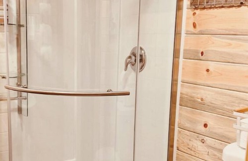 Forks Cabina | Secluded Cabin in the Woods-2/Queen Beds