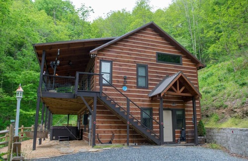 Boone Cabina | Secluded Cabin in Town w/Mountain View