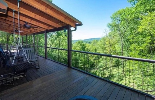 Boone Cabina | Secluded Cabin in Town w/Mountain View
