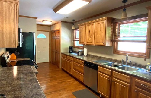 Sylva Cabina | Secluded Cabin near Great Smoky Mts, Game room