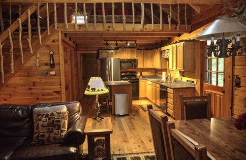 Nelsonville Cabina | Disfruta de R&R con Timber Lodging (cabaña para no fumadores)