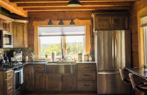Viola Cabina | Secluded cabin on 75 acres 360 views cedar hot tub infrared sauna outdoor Shower