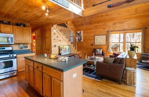 Otis Casa | Secluded Cabin On Acres Of Woods Lake Access