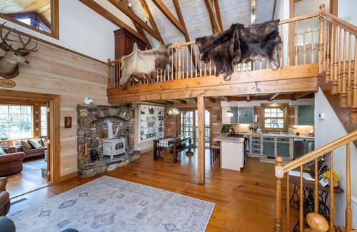Brevard Cabina | Secluded Cabin on Private 6 Acres w/ 2 Waterfalls & 4 Streams Near Brevard