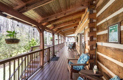 Brevard Cabina | Secluded Cabin on Private 6 Acres w/ 2 Waterfalls & 4 Streams Near Brevard