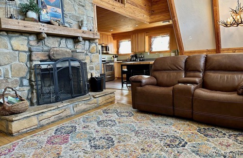 Robbinsville Casa | Secluded Cabin Overlooking Fontana Lake & Smoky Mtns NP