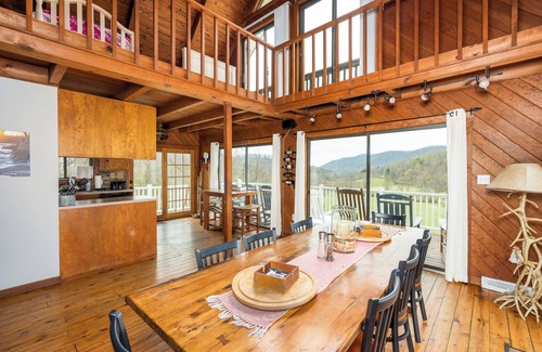 Lovingston Cabina | Secluded Cabin– Pool w/ Mountain Views + Trails