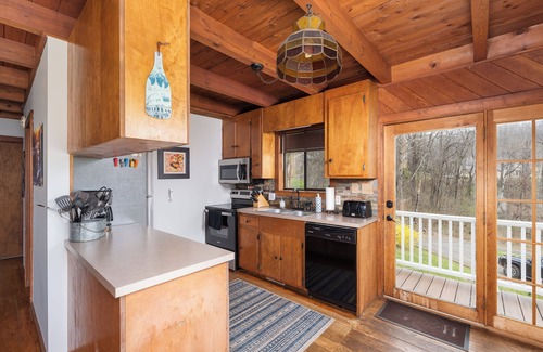 Lovingston Cabina | Secluded Cabin– Pool w/ Mountain Views + Trails