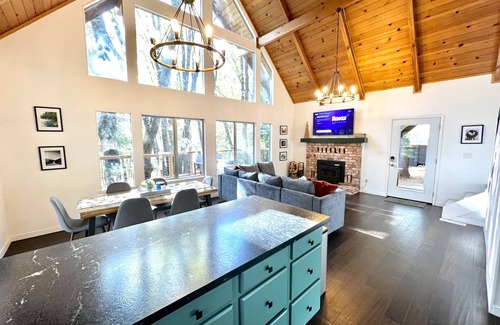 Alta Cabina | Secluded cabin retreat on 8 private acres with Hot Tub