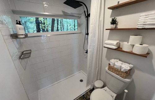 Alta Cabina | Secluded cabin retreat on 8 private acres with Hot Tub