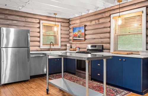 Kingston Springs Cabina | Secluded Cabin ~ 30 Minutes to Downtown Nashville or Downtown Franklin ~ Fire Pit ~ Family Fun!