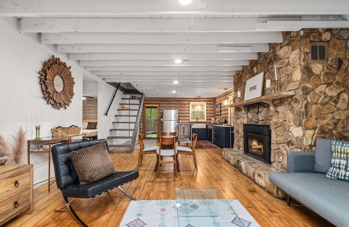 Kingston Springs Cabina | Secluded Cabin ~ 30 Minutes to Downtown Nashville or Downtown Franklin ~ Fire Pit ~ Family Fun!