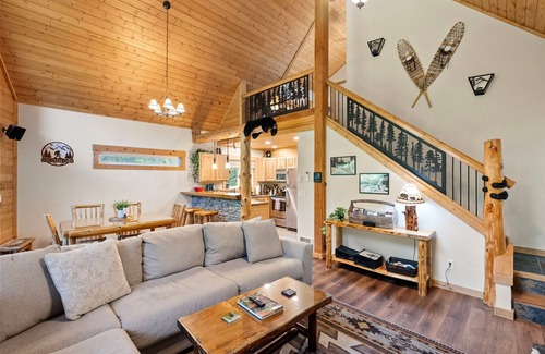 Snoqualmie Pass Casa | Secluded Cabin w/ Hot Tub & Sauna in Snoqualmie
