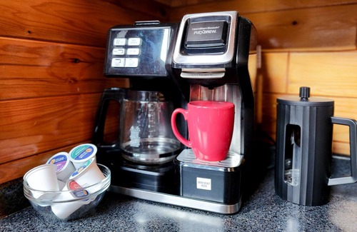 Wetmore Cabina | Secluded Cabin w/King Bed/Sauna/Creek