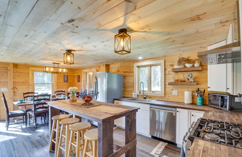 Bigfork Cabina | Secluded Cabin w/ Mtn Views ~ 33 Mi to Bigfork!