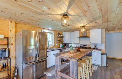 Bigfork Cabina | Secluded Cabin w/ Mtn Views ~ 33 Mi to Bigfork!