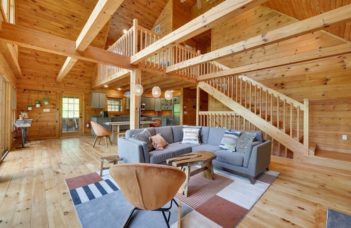 Lackawaxen Cabina | Secluded Cabin w/ Natural Swim Hole-HotTub-Trails