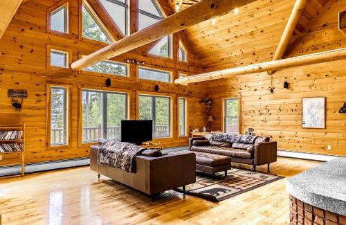 Greenville Casa | Secluded Cabin with Fireplace and Games in Lily Bay Township, Maine