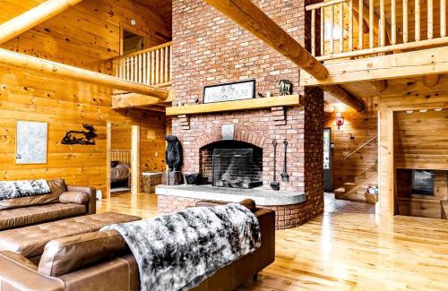Greenville Casa | Secluded Cabin with Fireplace and Games in Lily Bay Township, Maine