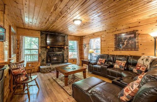 Helen Casa | Secluded Cabin with Hot-tub and Fire Pit in Cleveland, Georgia